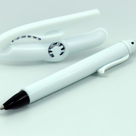 Bolígrafo blanco y negro de plástico con forma de pistola, suministros de oficina ligeros, firma pe, regalo promocional personalizado al por mayor, novedad para niños