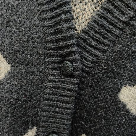sweater met knoop aan de voorkant productie chinees, op maat gebreid truivest