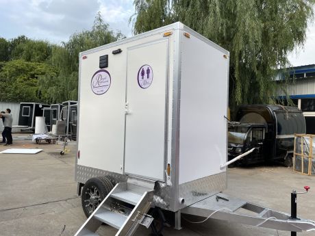 Transformer les événements en plein air avec des remorques de toilettes portables