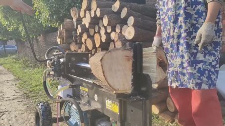 Does the rated power of the firewood splitting machine affect its performance?