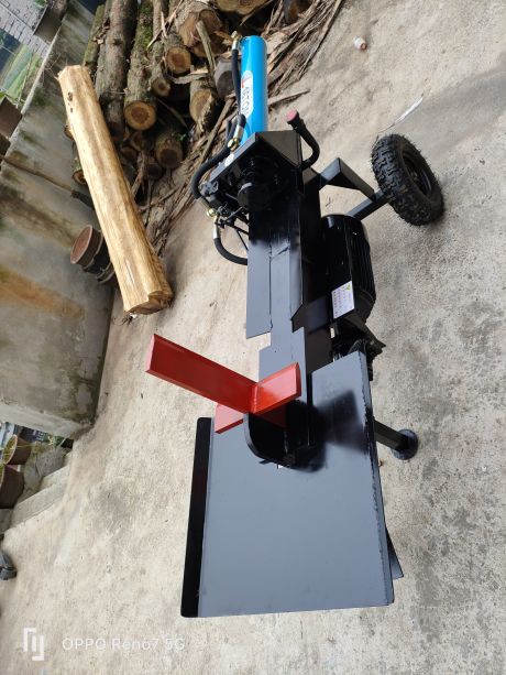 How to clean the hydraulic system of wood chopping machine?